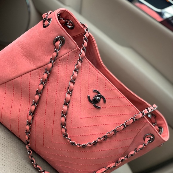 Chanel 2019 Seasonal Shopper - Picture 1 of 1